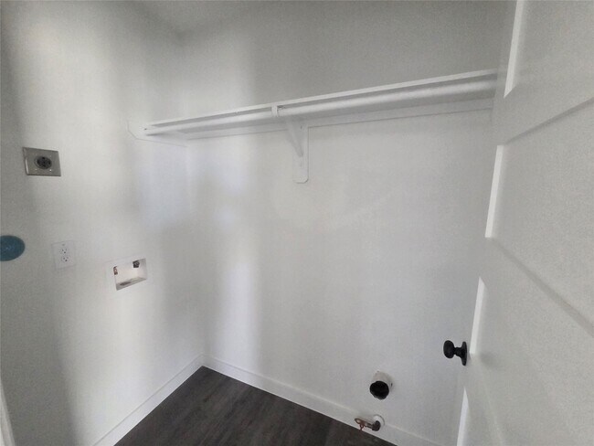 Building Photo - 9806 Fillmore St