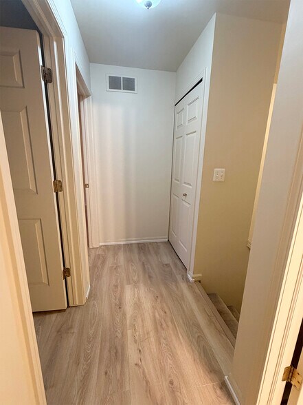 Building Photo - 2080 Cloverly Ln