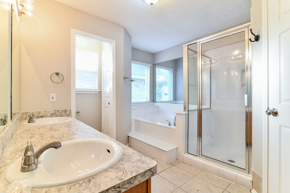 Building Photo - 17103 Spruce Run Dr