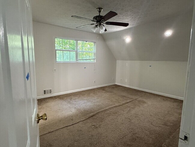 Building Photo - 8439 Lake Dr