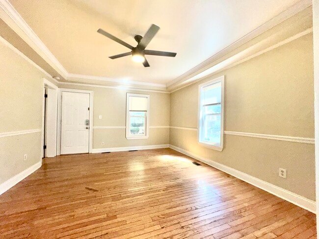 Building Photo - 707 Congress St