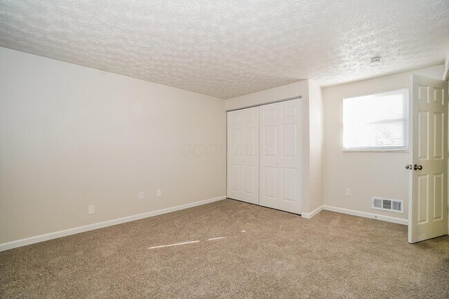 Building Photo - 4005 Vermilion Ave