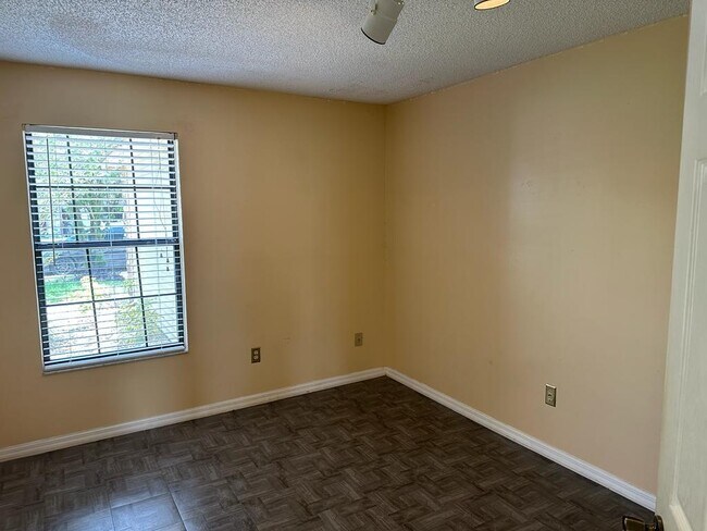 Building Photo - 9869 Aloma Bend Ln