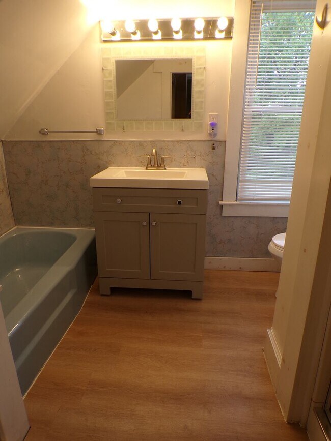 Building Photo - 228 Main St