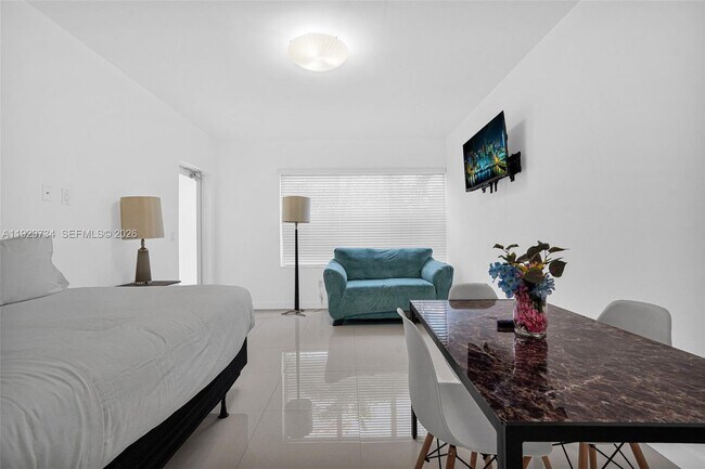 Building Photo - 1025 94th St