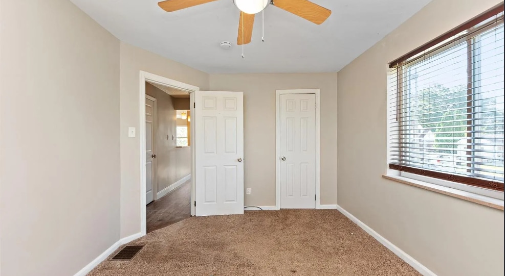 Building Photo - 5592 Raceview Ave