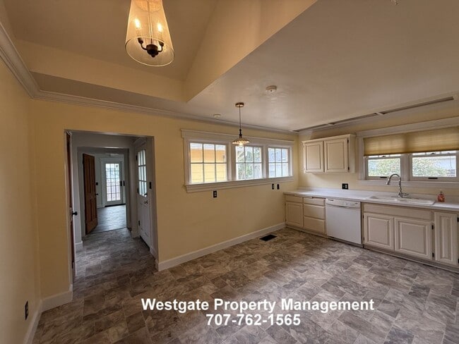 Building Photo - 515 4th St