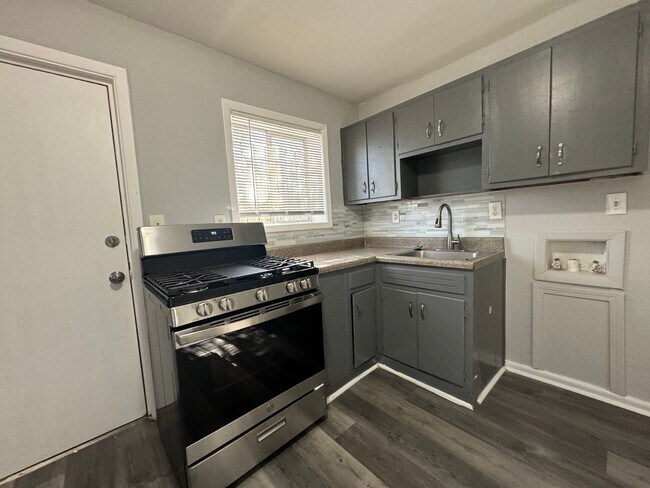 Primary Photo - Beautiful 2 Bedroom Unit Available in East...