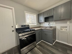 Building Photo - Beautiful 2 Bedroom Unit Available in East...
