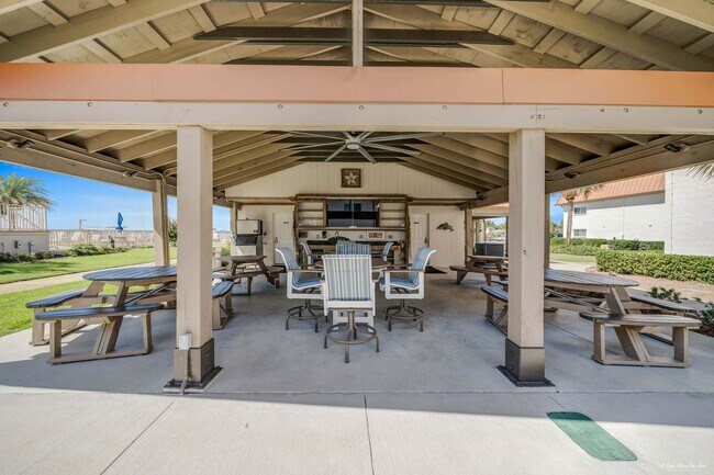 Building Photo - 2100 W Beach Dr