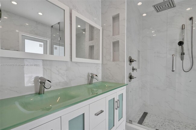 Building Photo - 9240 SW 54th St