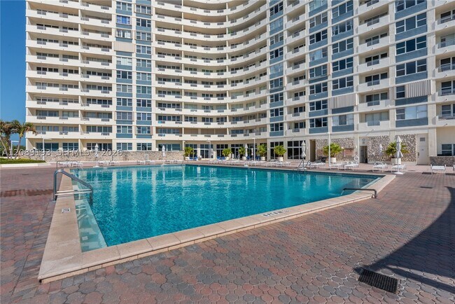 Building Photo - 3180 S Ocean Dr