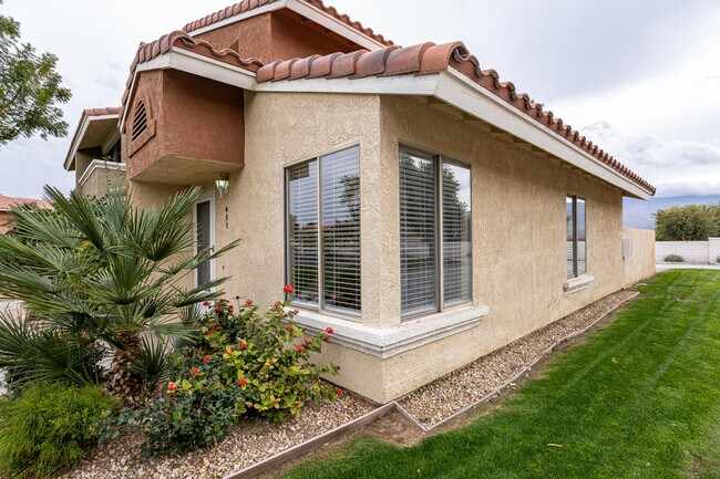 Building Photo - 450 Tava Ln