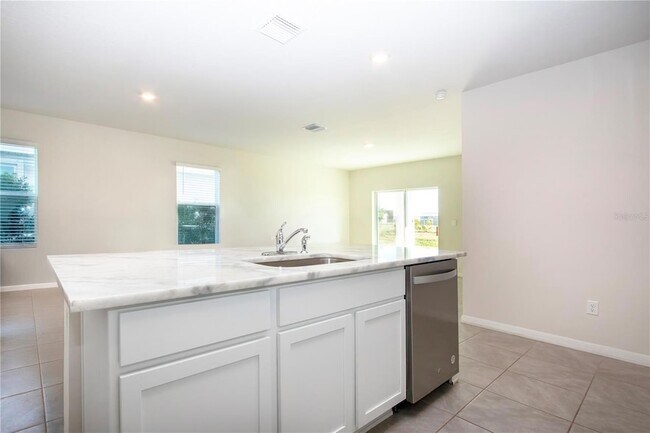 Building Photo - 3513 Hilltop Cir