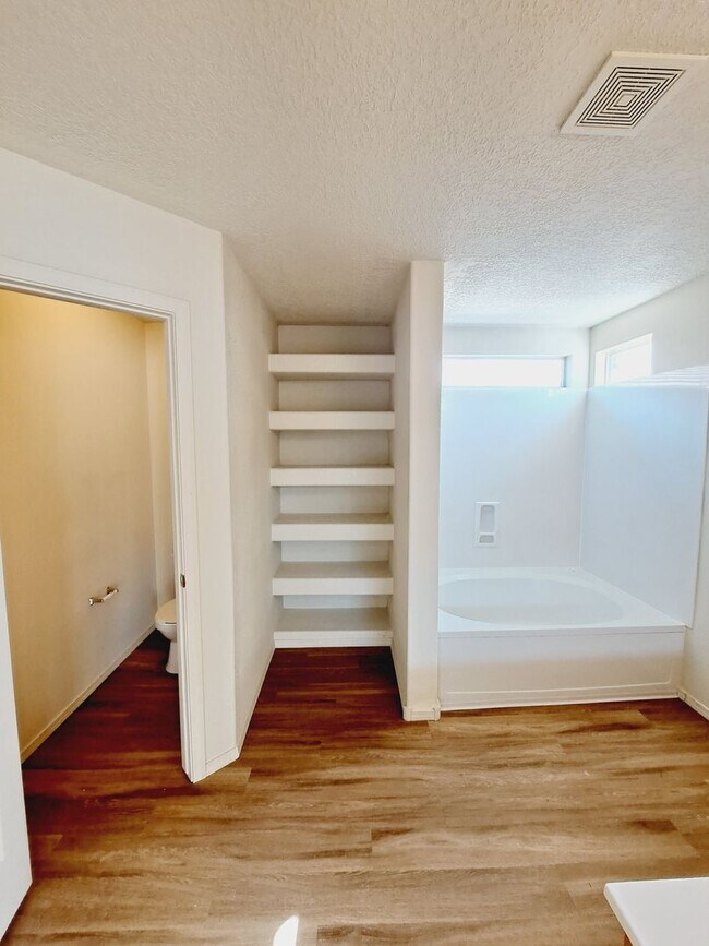 Building Photo - Cute 3 bed 2 bath home