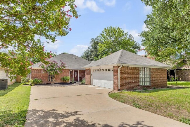 Building Photo - 10007 Brantley Bend