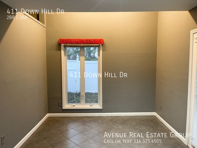 Building Photo - 411 Down Hill Dr Amazingly remodeled 2 bed...
