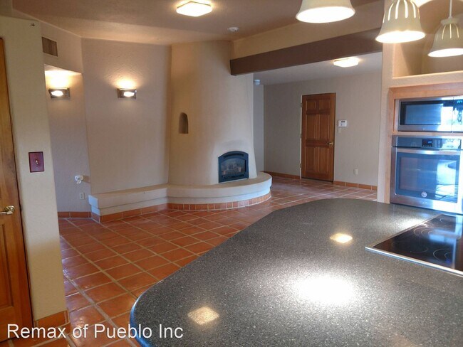 Building Photo - 4 br, 3 bath House - 385 S. TEJON