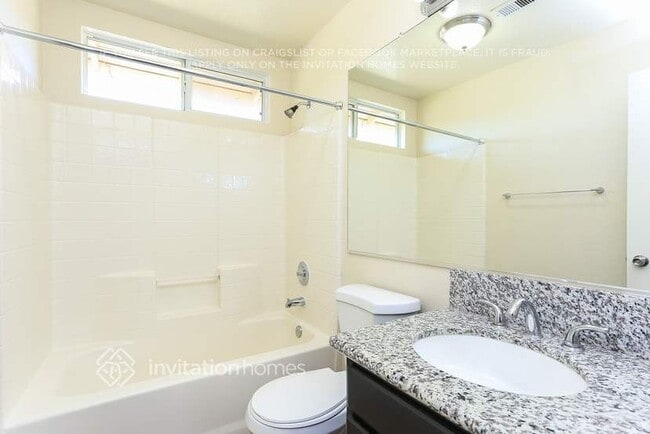 Building Photo - 27438 Fallbrook Ct