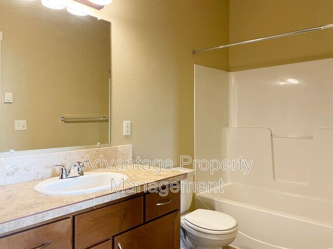 Building Photo - 501 Catron Pl