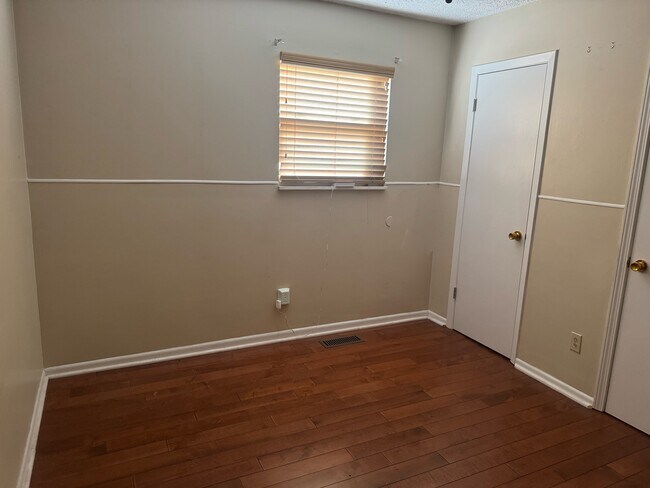Building Photo - 2849 Gardenia Dr SE