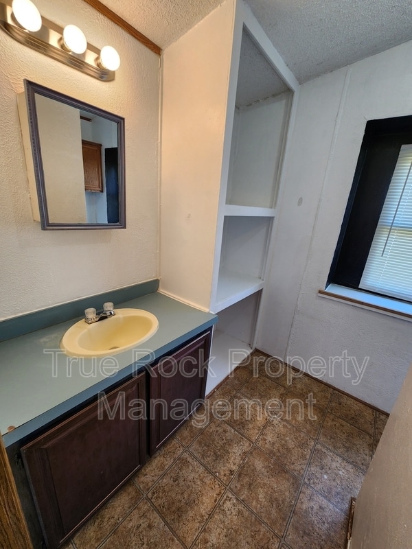 Building Photo - 10916 County Rd 1515