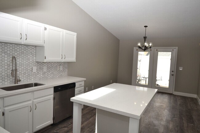 Building Photo - Beautiful 4 Bed 2.5 Bath Townhome in West Jordan!!!