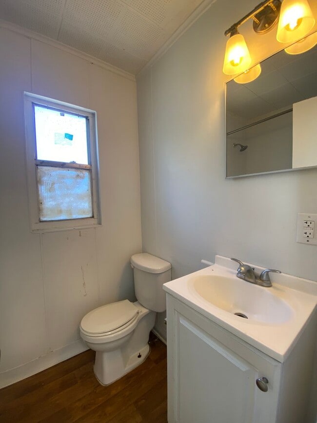 Building Photo - 30 N Primrose Dr
