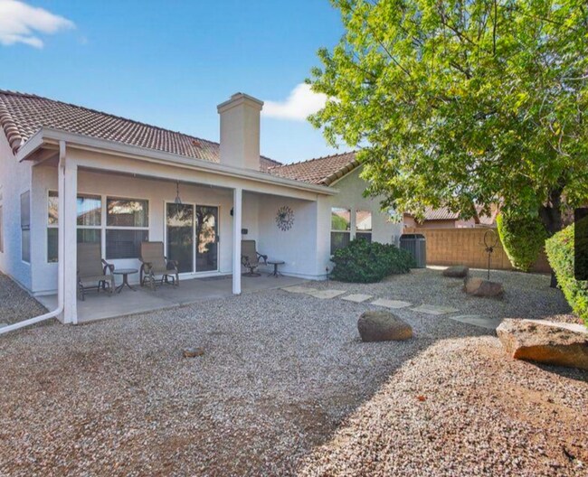 Building Photo - GORGEOUS home in the heart of Gilbert!