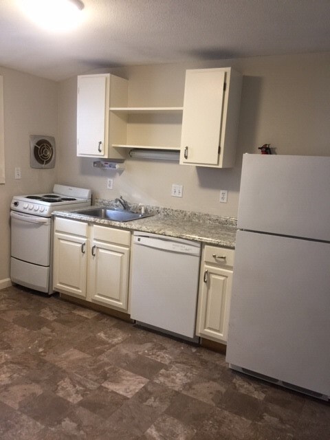 Newly remodeled kitchen 2019 - 31 Boltwood Walk