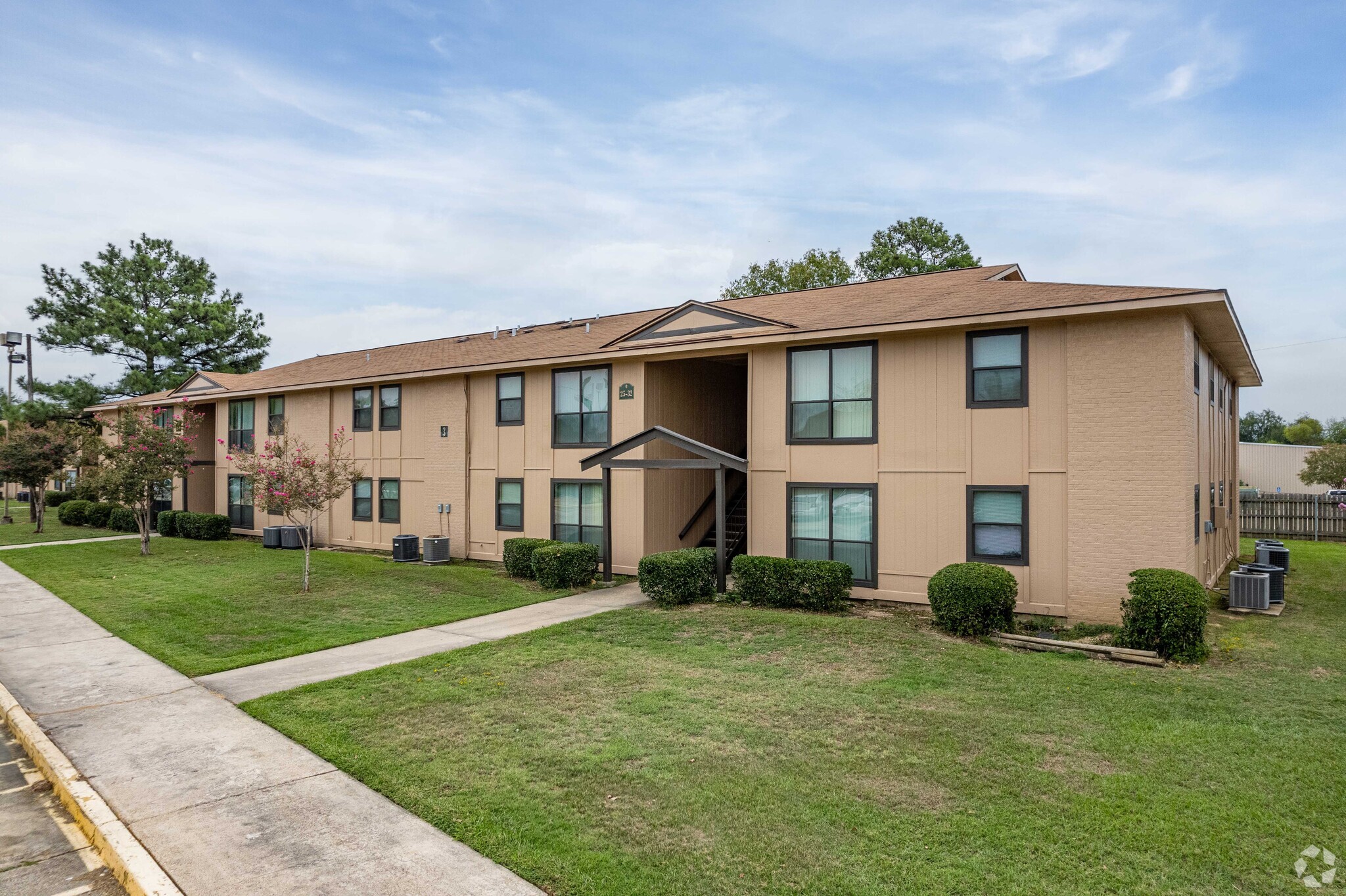 Building Photo - Westbrook Villa