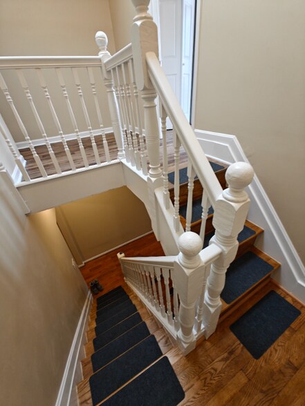 Building Photo - 400 E Lorraine Ave