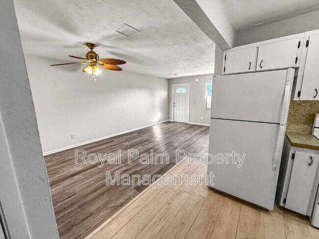 Building Photo - 3744 Estelle Ave