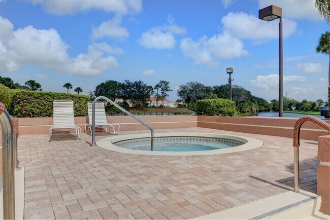 Building Photo - 1004 Landings Blvd