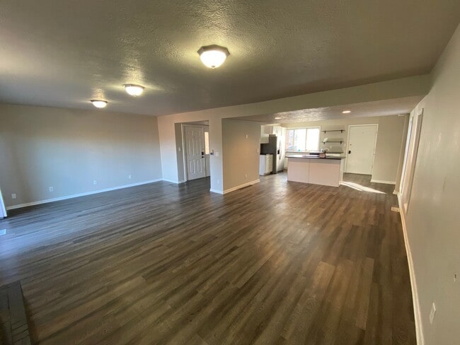 Building Photo - $2000 - 3 Bed 3 Bath home for rent