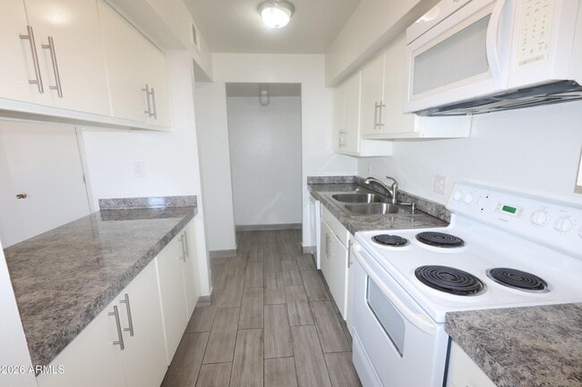 Building Photo - 7610 N 61st Ave