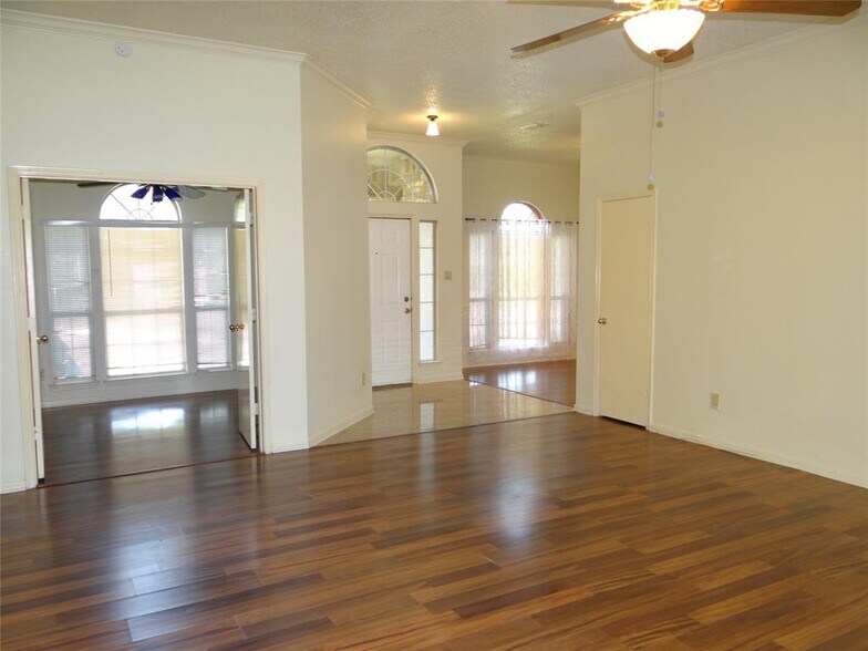 Building Photo - 7810 Coastway Dr