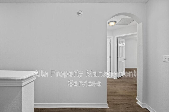 Building Photo - 5260 Collins Rd