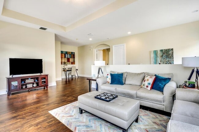 Building Photo - 128 Tulip Tree Ct