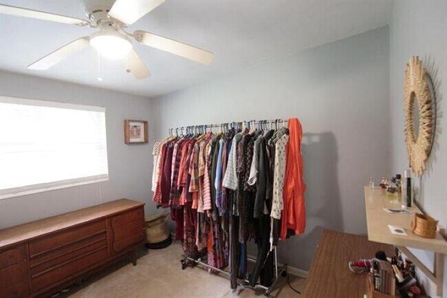 Building Photo - 820 Chestwood Ave