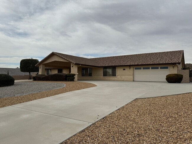 Building Photo - Beautiful Desert Knolls Home/ split floor ...