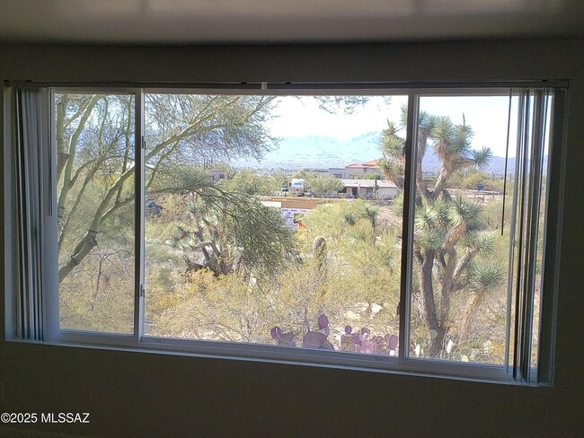 Building Photo - 5520 N Bonita Pl