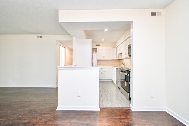 Building Photo - 3021 Stratford Ct