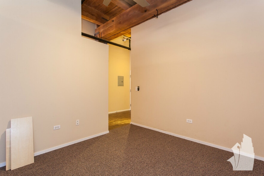 Building Photo - 1500 W Monroe St