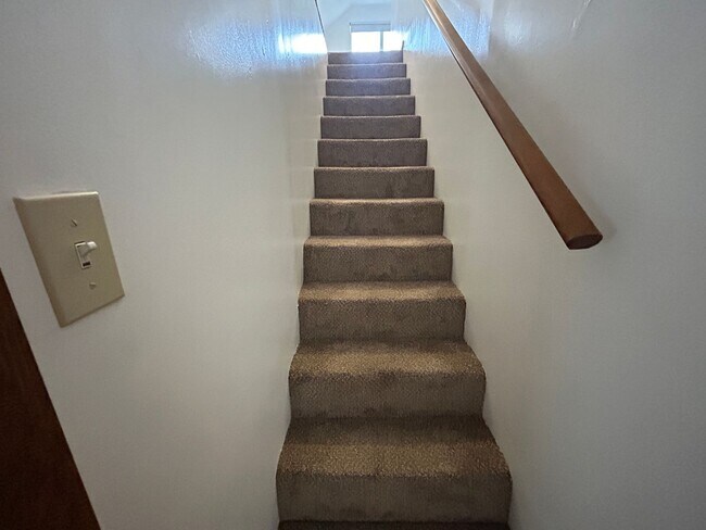 Building Photo - Country Living