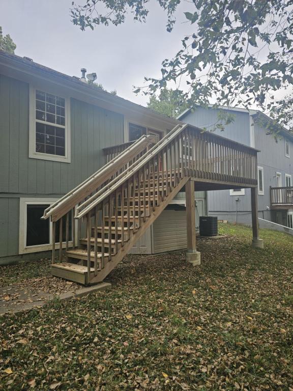 Building Photo - 227 Elm St
