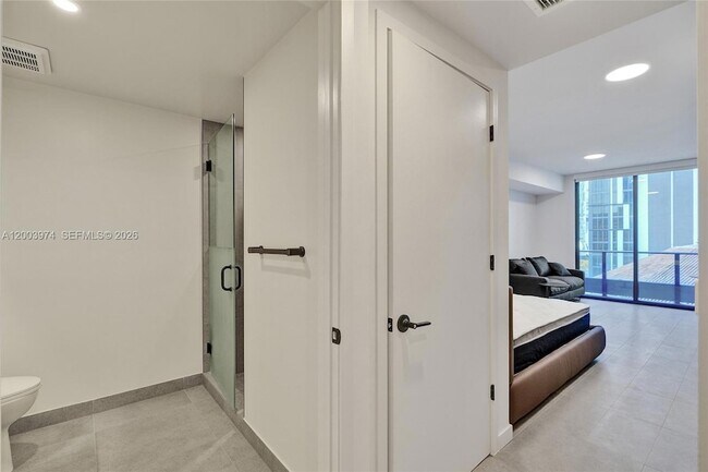 Building Photo - 121 NE 5th St