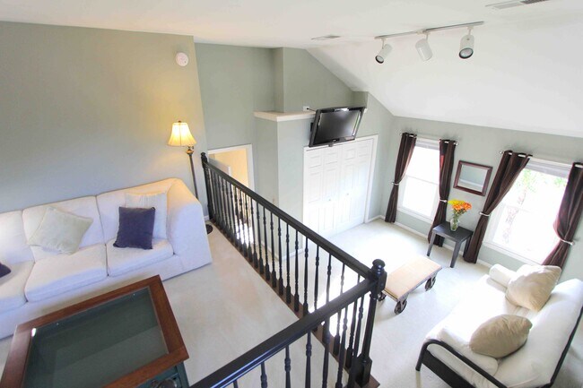 Building Photo - 5711 Chadwick Ln