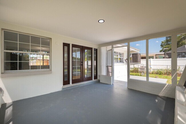 Building Photo - 2491 Coronado Way