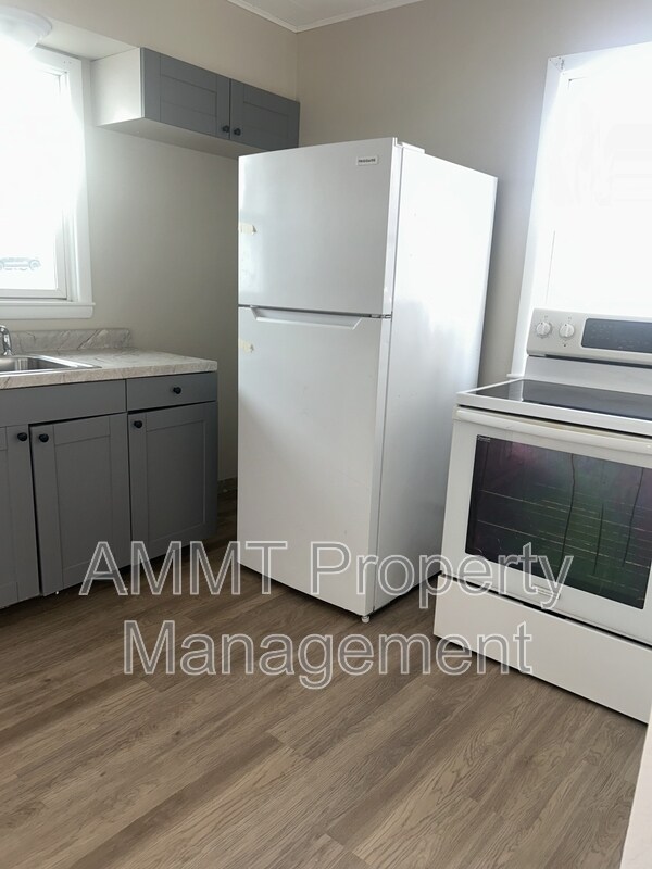 Building Photo - 2831 3rd Ave SE